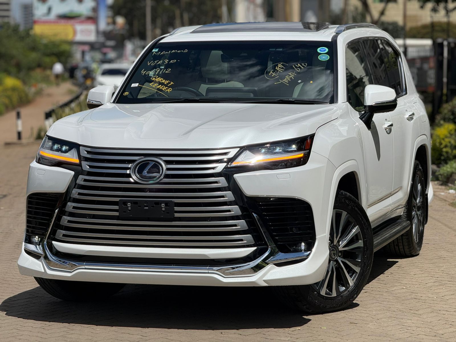 LEXUS LX600