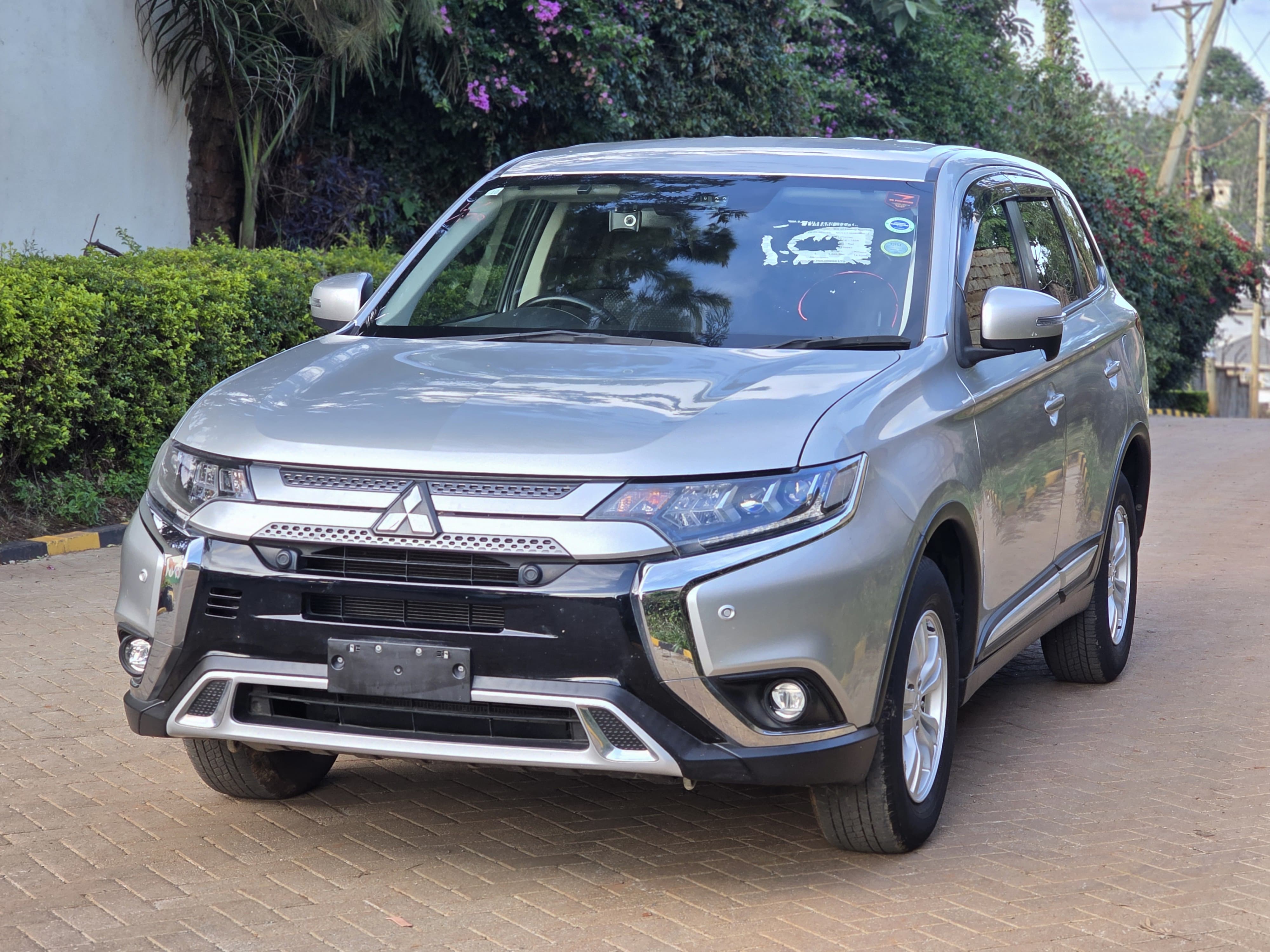 Mitsubishi Outlander*
