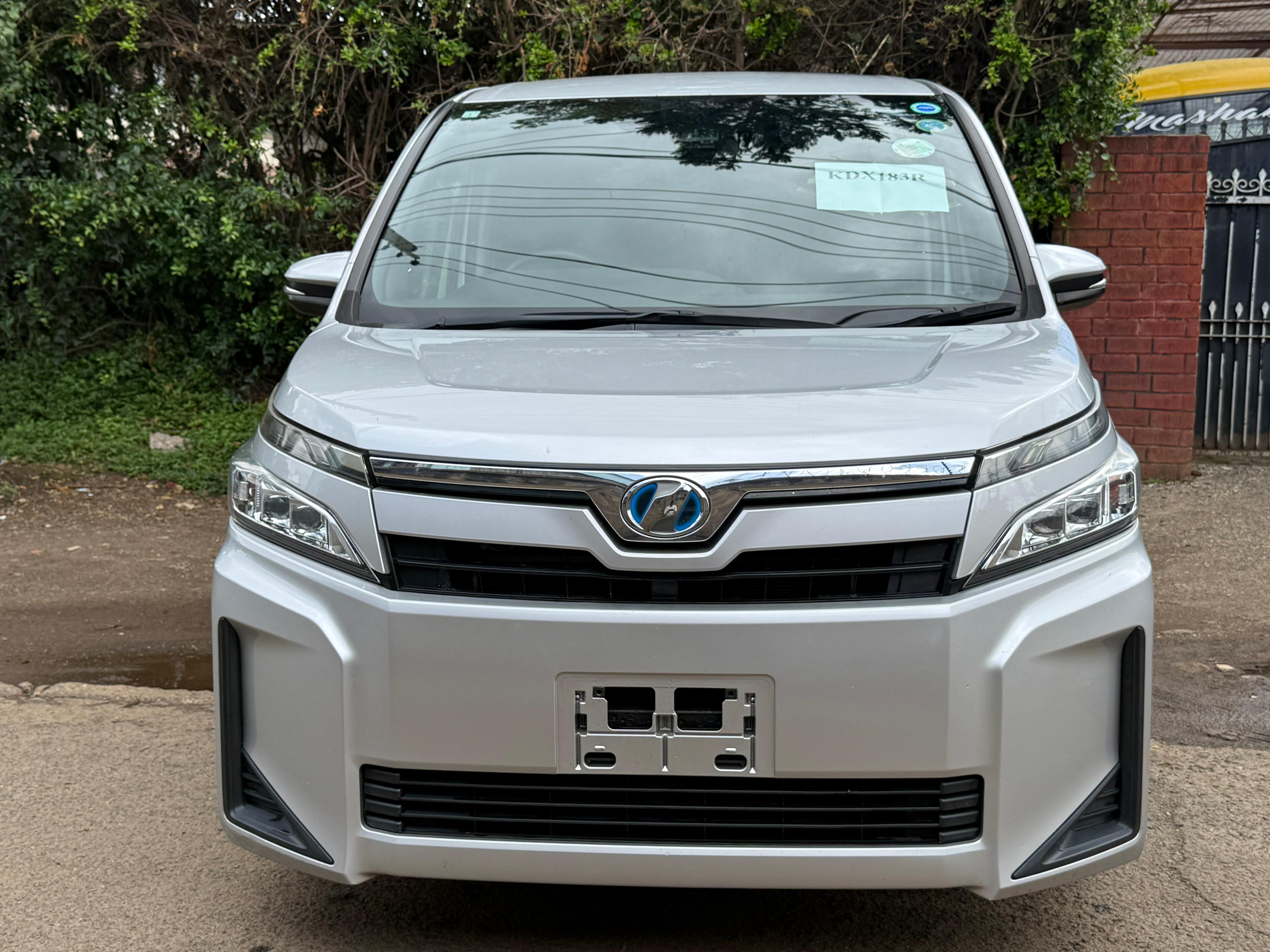 Toyota Voxy Hybrid