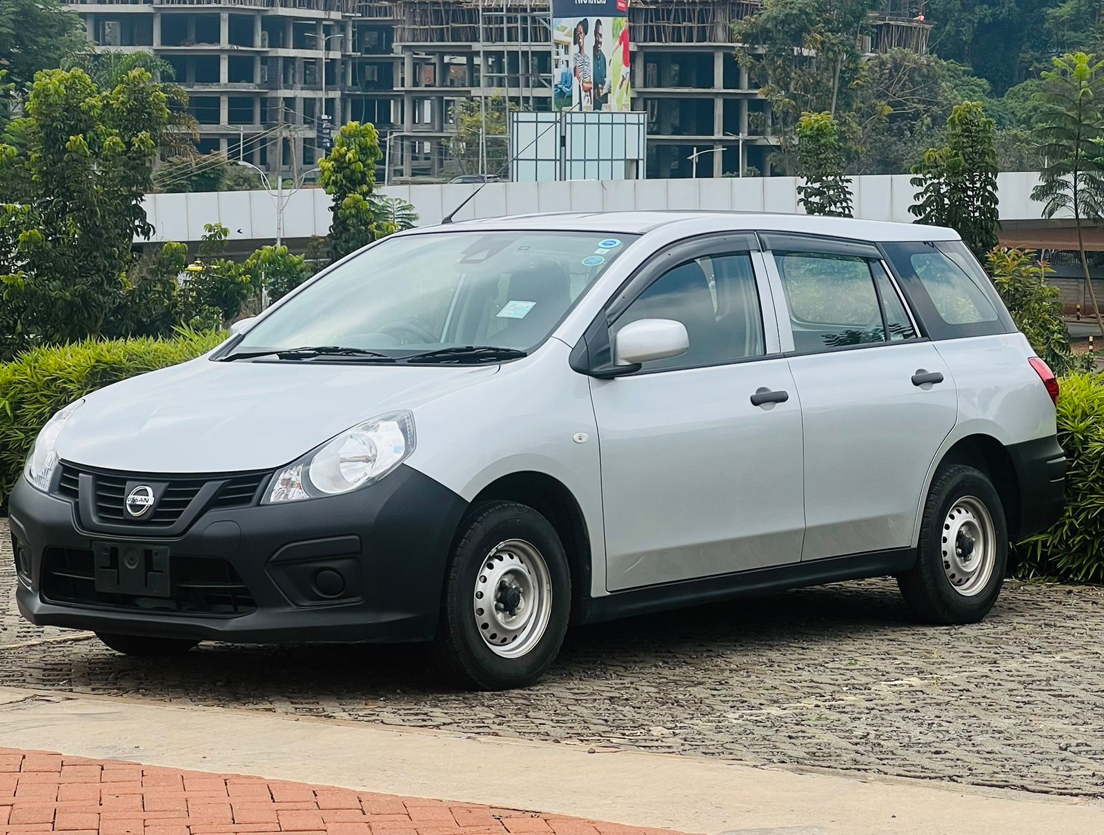 Nissan Ad van