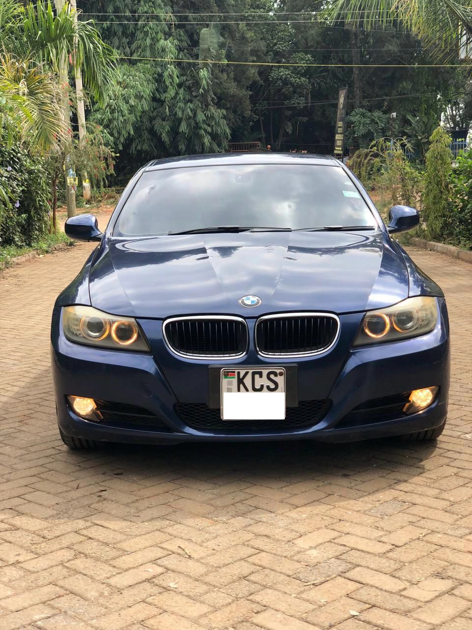 BMW 320i