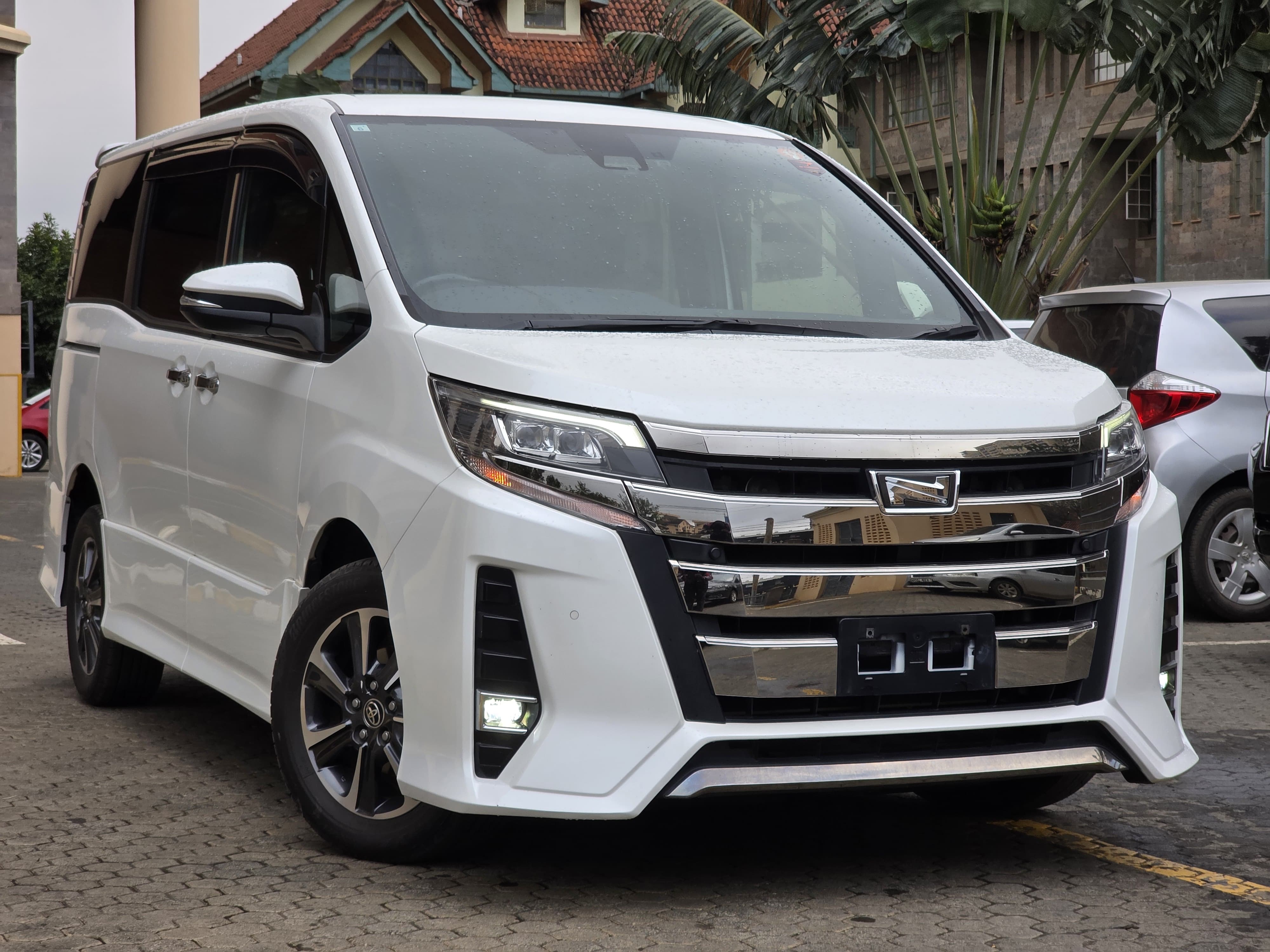 TOYOTA NOAH  /WXB