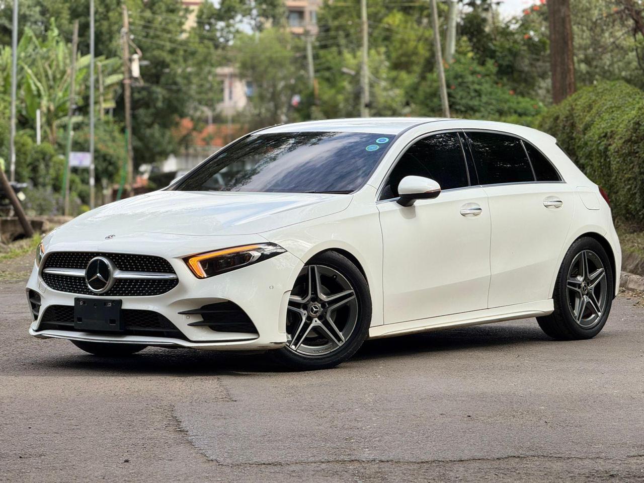 MERCEDES-BENZ A180