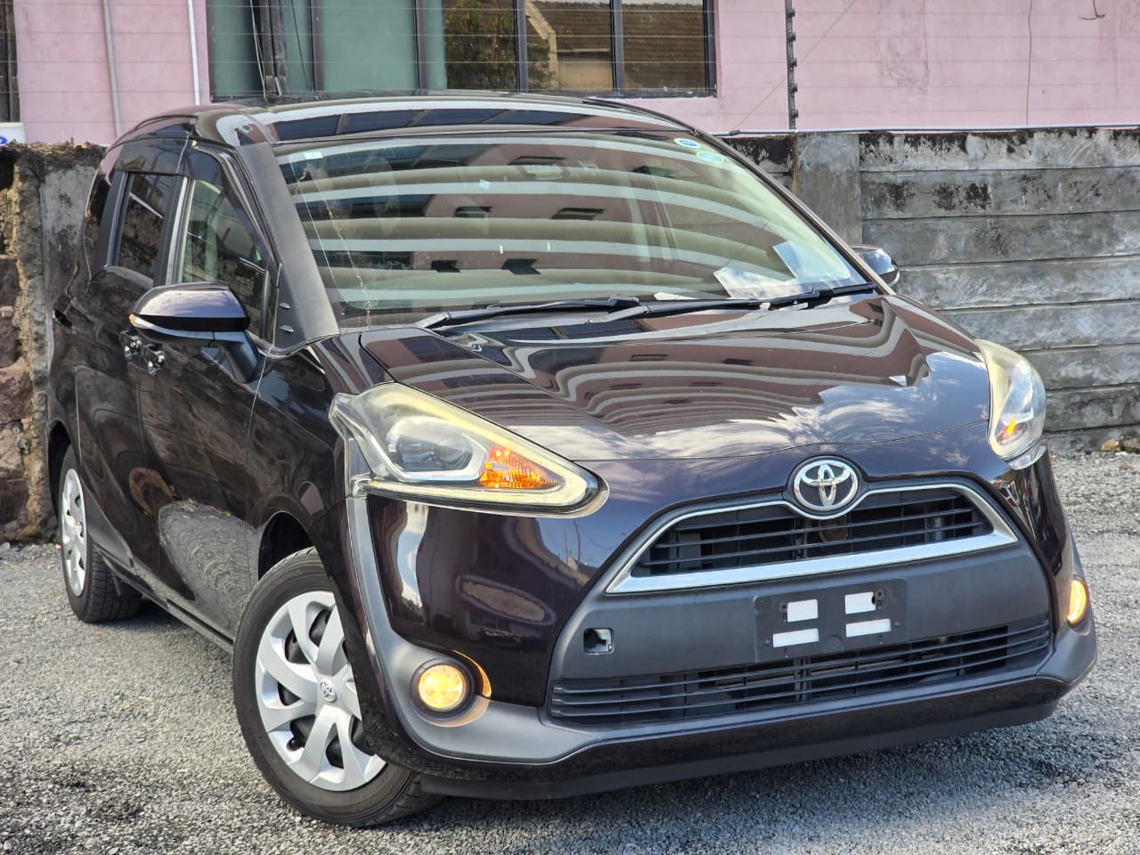 Toyota Sienta