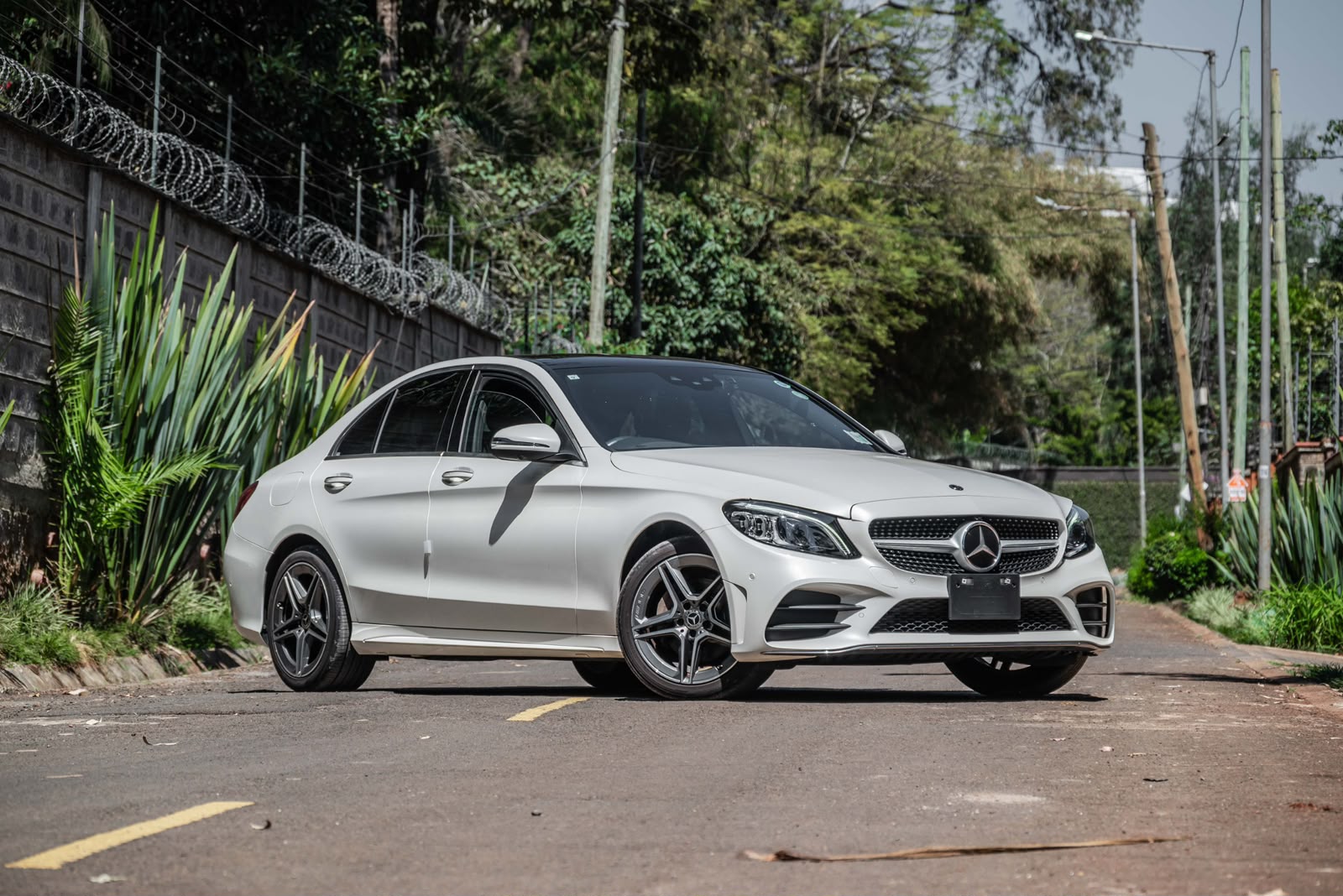 MERCEDES BENZ C200 LAUREUS EDITION