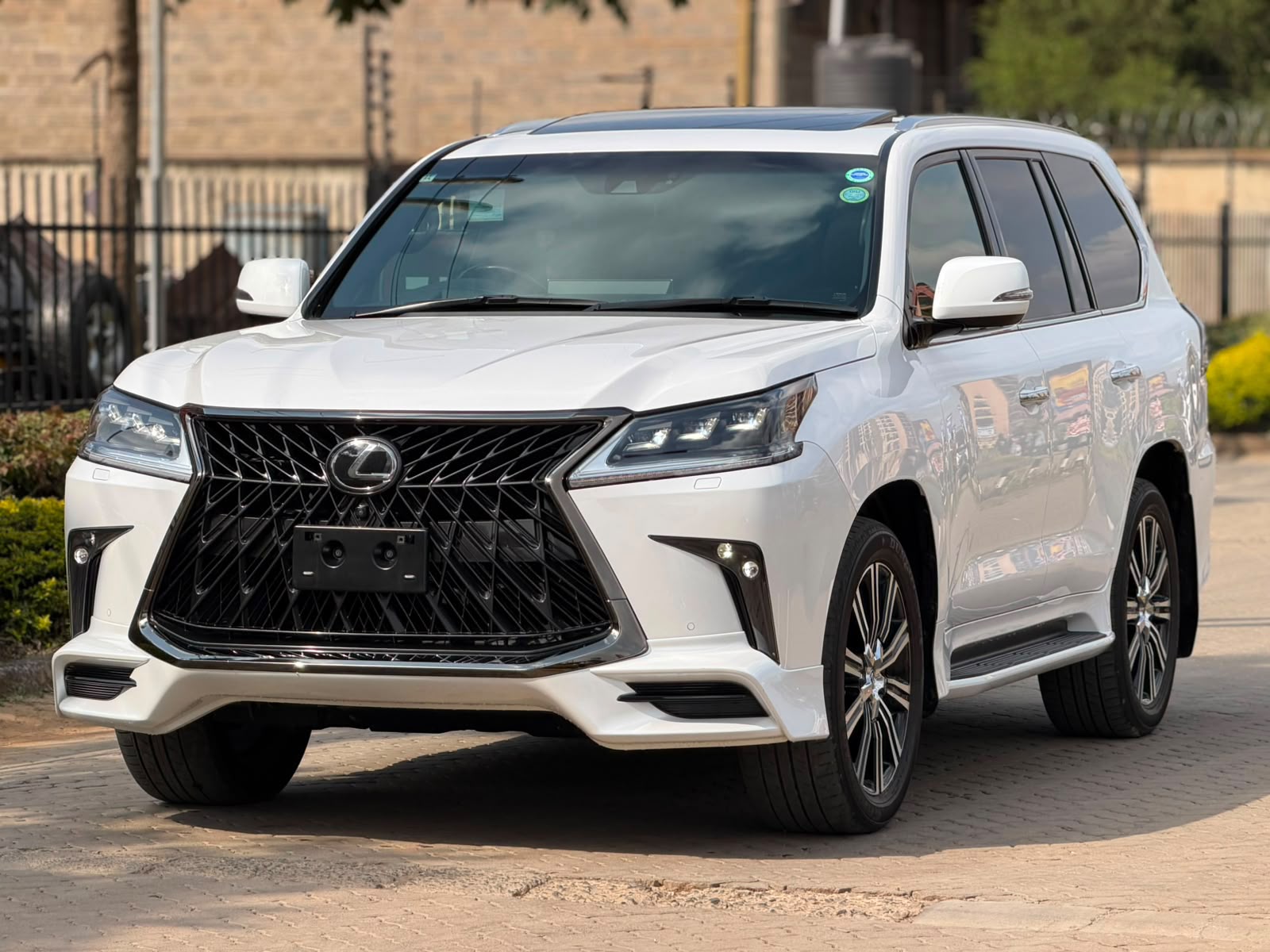 LEXUS LX570