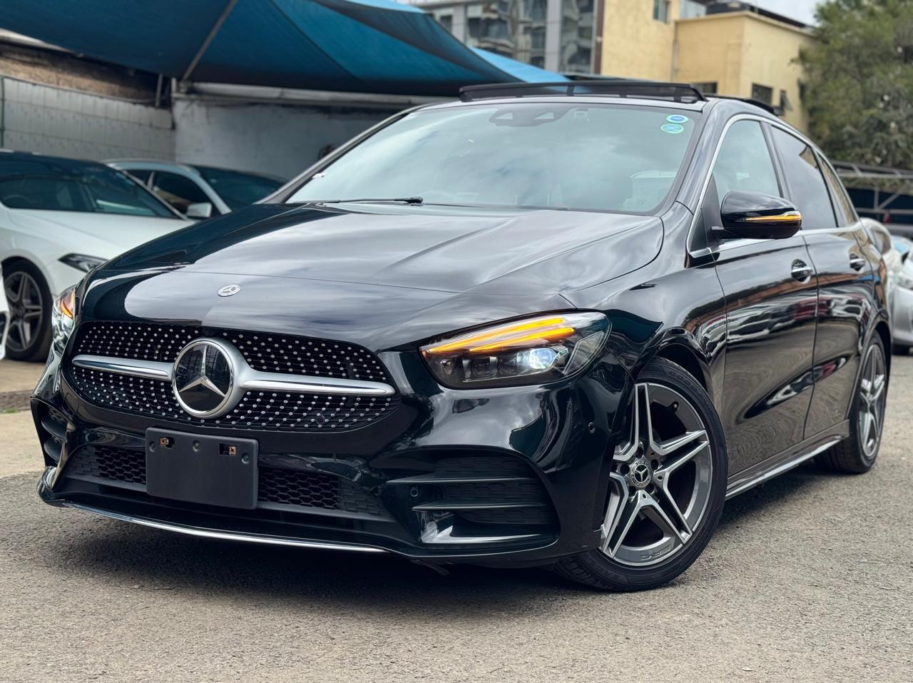 MERCEDES-BENZ B180