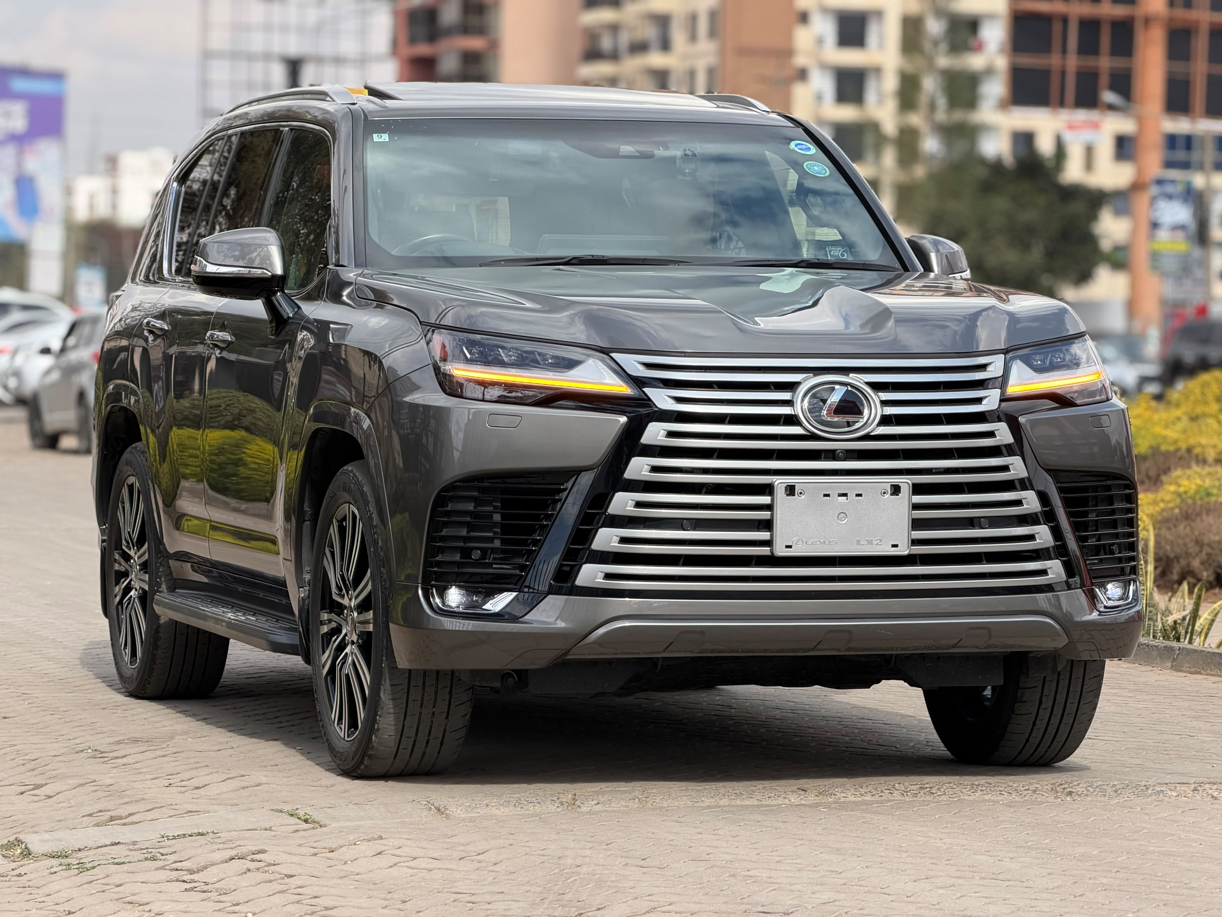 LEXUS LX 600