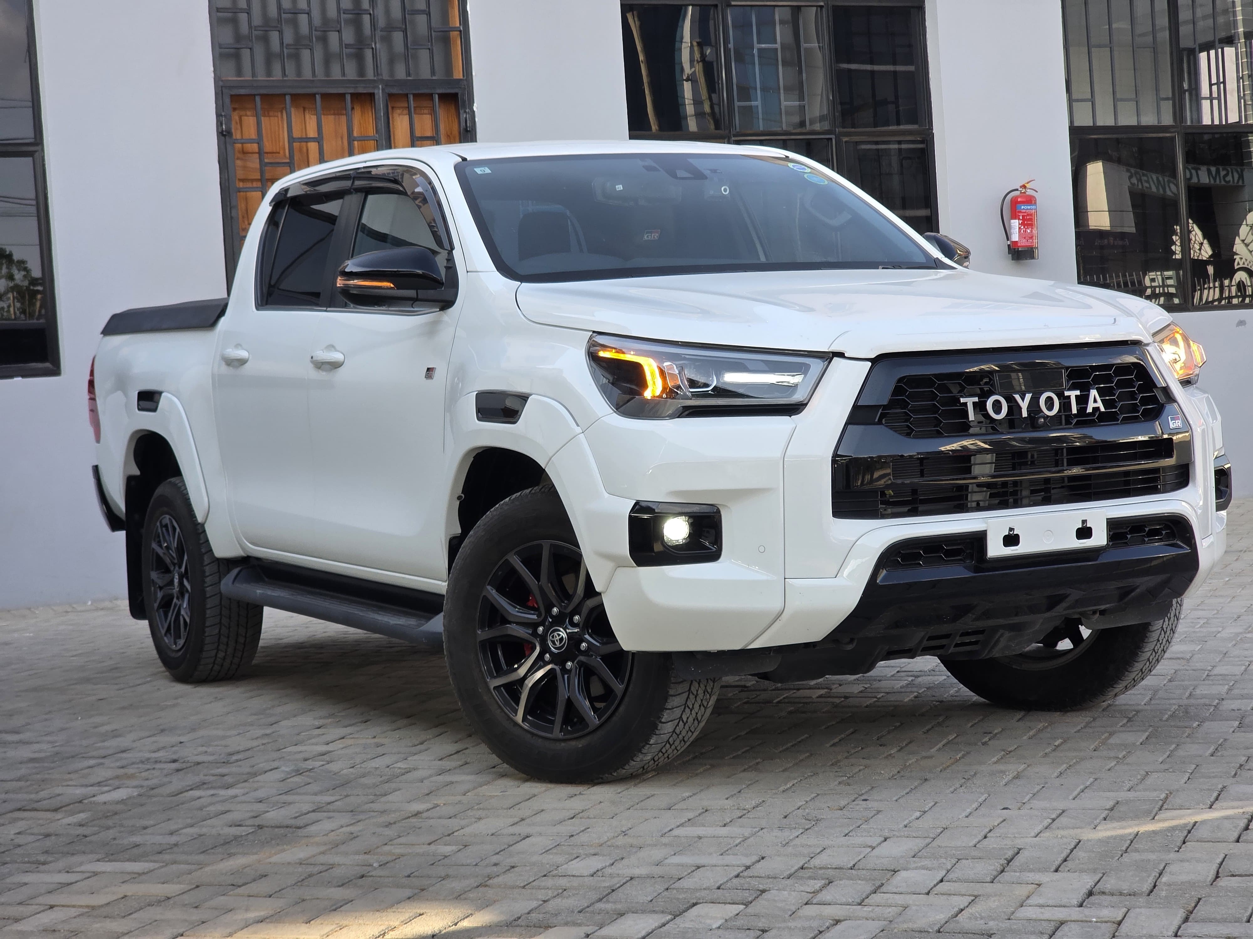 TOYOTA HILUX GR SPORT